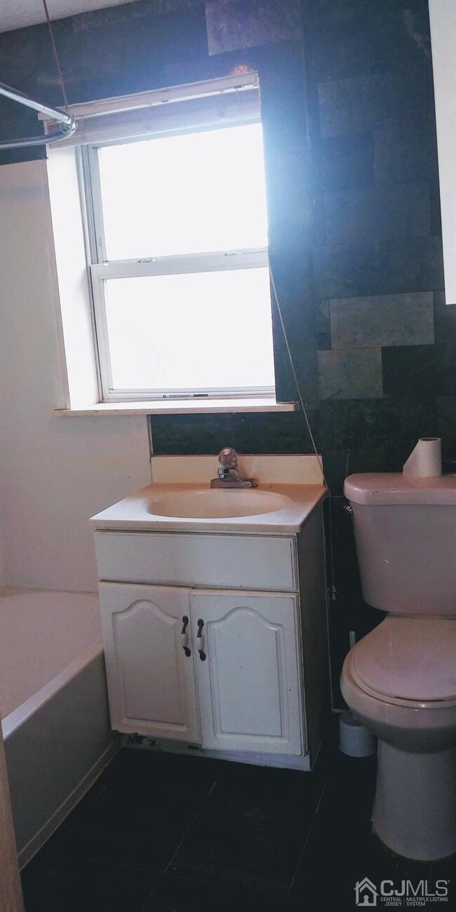 28 Mitchell Ave, New Brunswick, NJ 08901 - photo 4