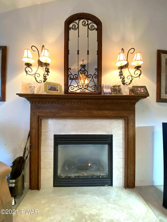 810 E Spur Ct, Hawley, PA 18428 - photo 4