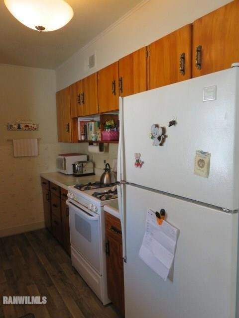 816 W Chestnut St, Freeport, IL 61032 - photo 7