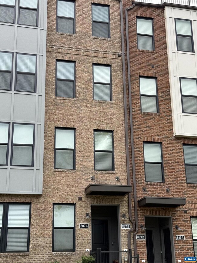 807 Wesley Ln unit A, Charlottesville, VA 22911 - photo 2