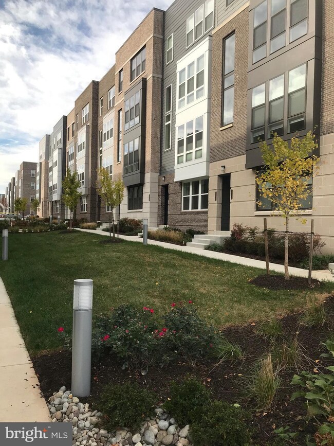 13313 Launders St, Herndon, VA 20171 - photo 2