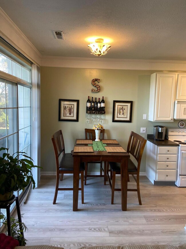 Eat-In Area