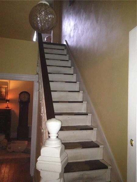 This well lit entryway displays the beautiful and 