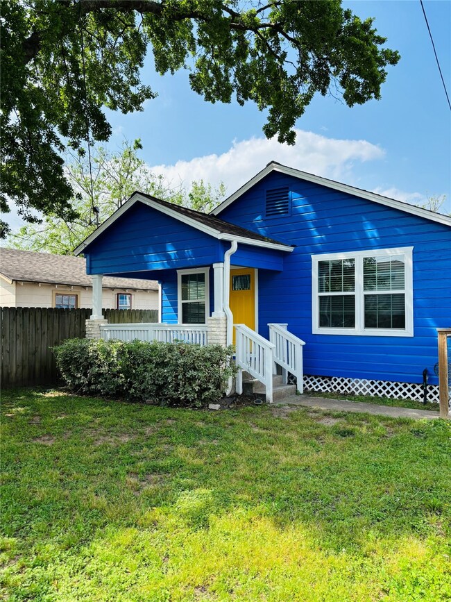 1308 Idylwild St, Houston, TX 77009 - photo 2