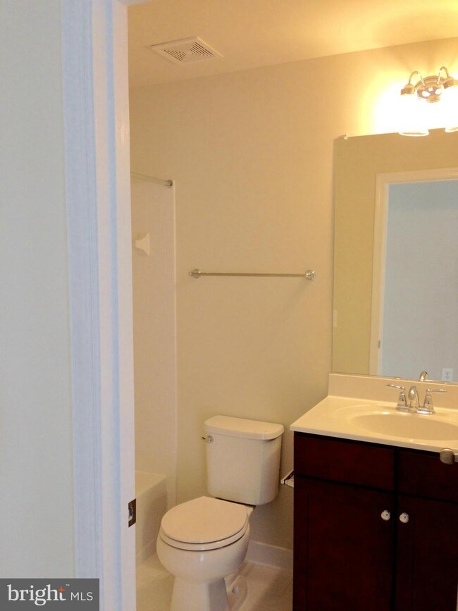 43518 Stonecliff Terrace unit 1B2, Chantilly, VA 20152 - photo 6