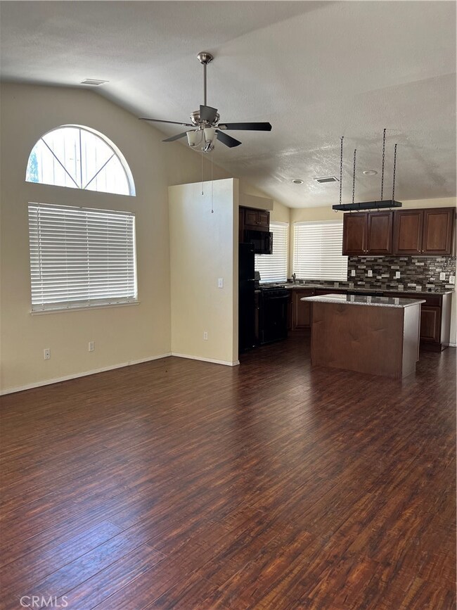 13762 Deauville Dr, Victorville, CA 92395 - photo 4