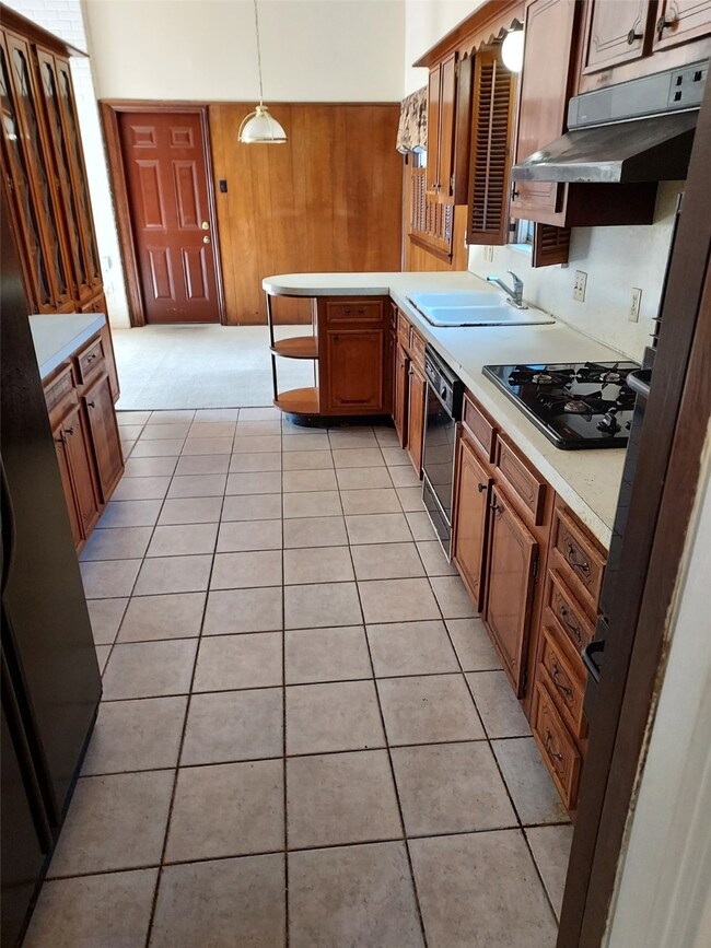 Kitchen w/Wood Cabinets