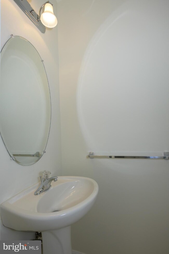 8124 Mississippi Rd, Laurel, MD 20724 - photo 7