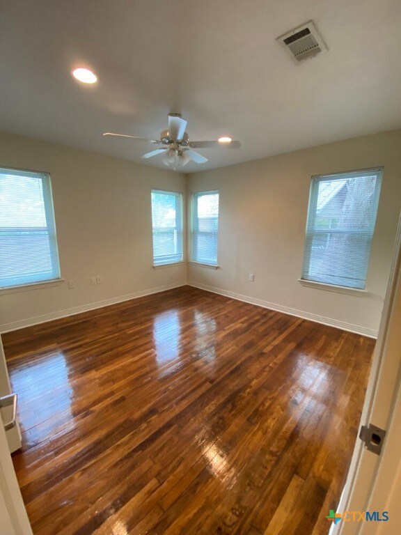 225 Scott St, San Marcos, TX 78666 - photo 6