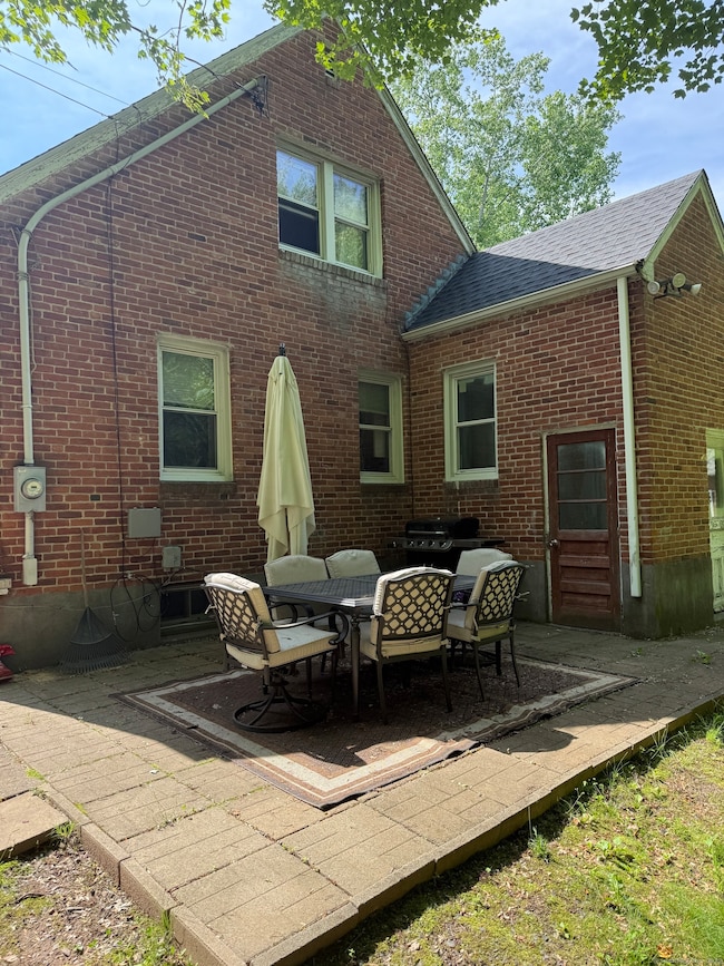 580 W Wolcott Ave, Windsor, CT 06095 - photo 7