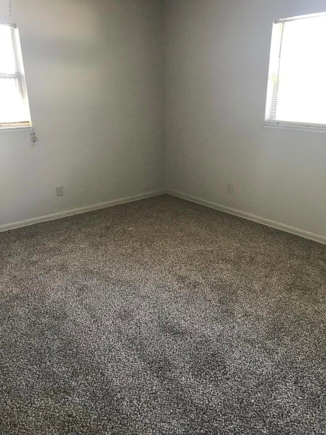 5305 Redstone Dr, Jacksonville, FL 32210 - photo 5