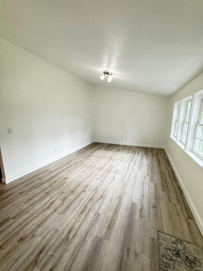 762 N Colorado St, Andrews, IN 46702 - photo 4