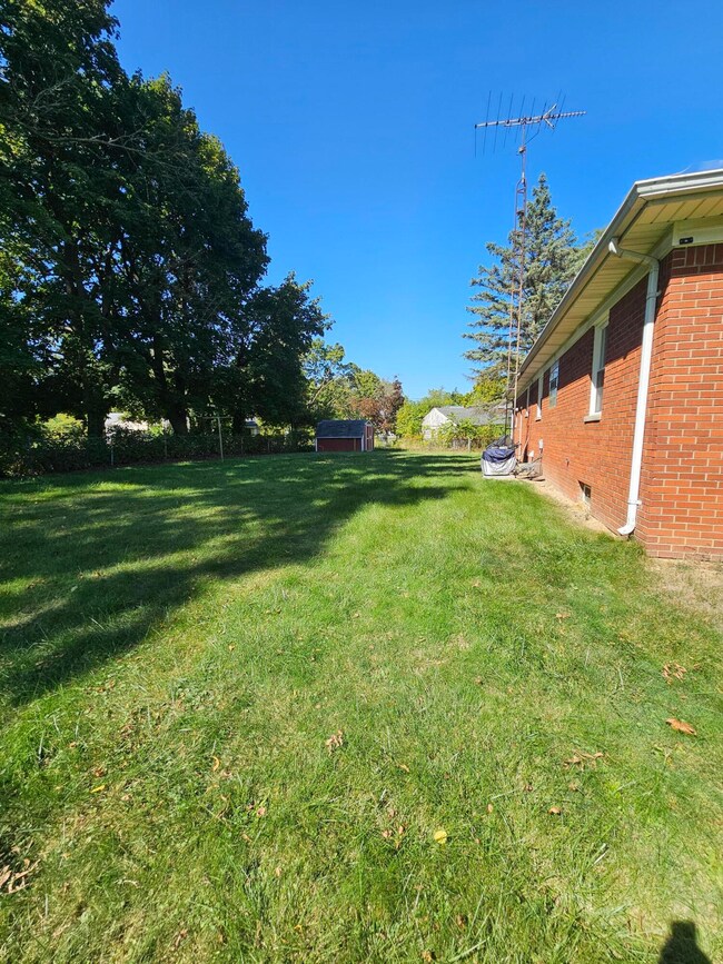 2205 W Mcclellan St, Flint, MI 48504 - photo 5