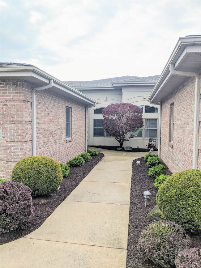 1845 N High Pointe Ct, Bluffton, IN 46714 - photo 2