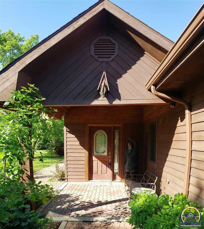 325 NW 86th St, Topeka, KS 66617 - photo 4