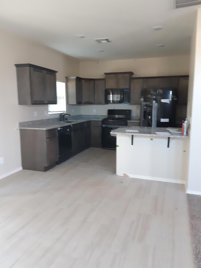 11470 Dawn View Rd unit A, Socorro, TX 79927 - photo 4