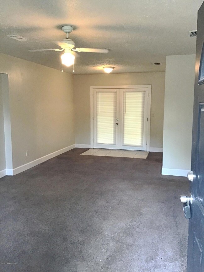 6723 Cotton Tail Ln, Jacksonville, FL 32210 - photo 2