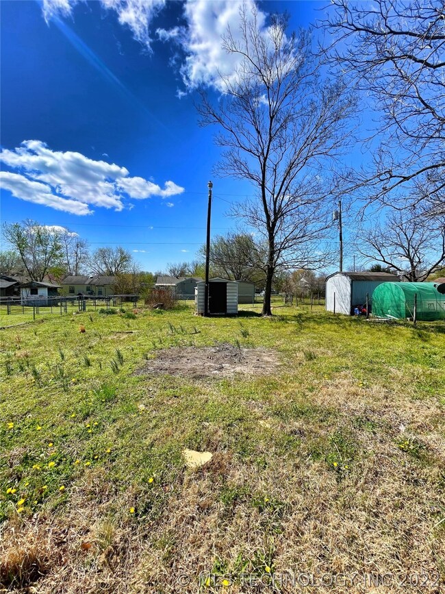 307 W Corporation St, Henryetta, OK 74437 - photo 6