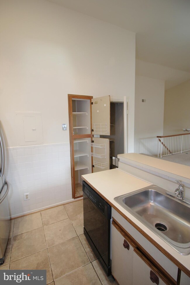 12893 Grays Pointe Rd unit C, Fairfax, VA 22033 - photo 7