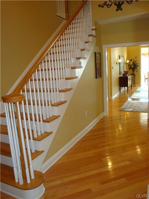 70 Inverness Cir, Easton, PA 18042 - photo 2