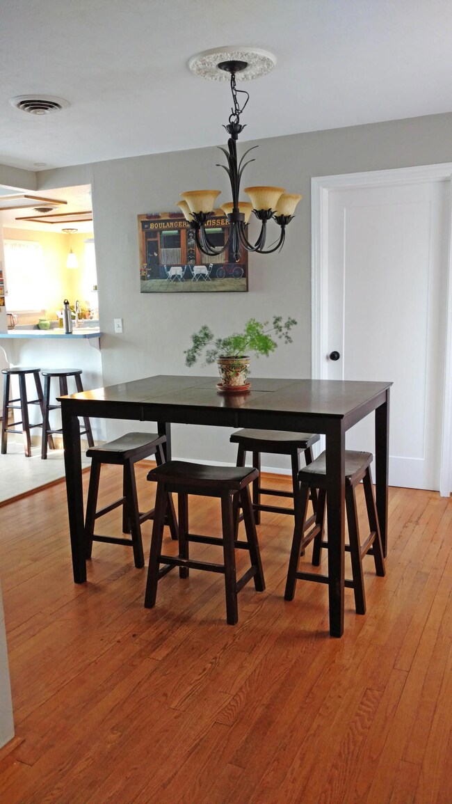 Spacious bright Dining
