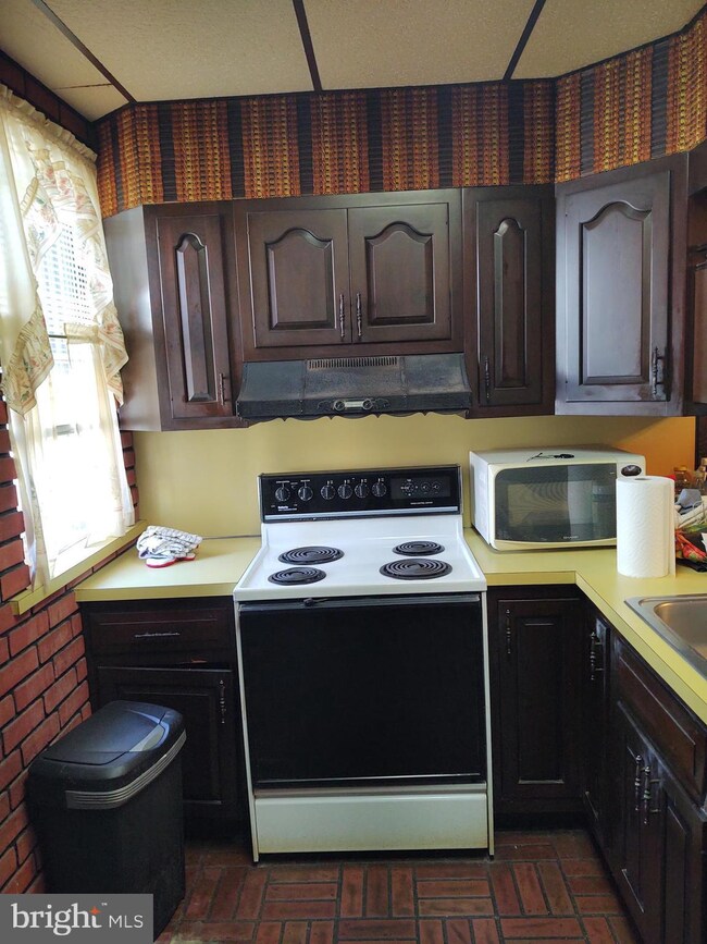 3542 Oakmont St, Philadelphia, PA 19136 - photo 3