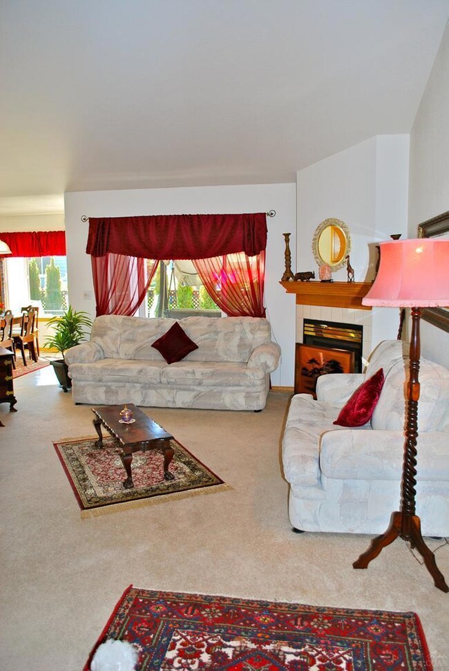 20925 Spinnaker St, Bend, OR 97701 - photo 2