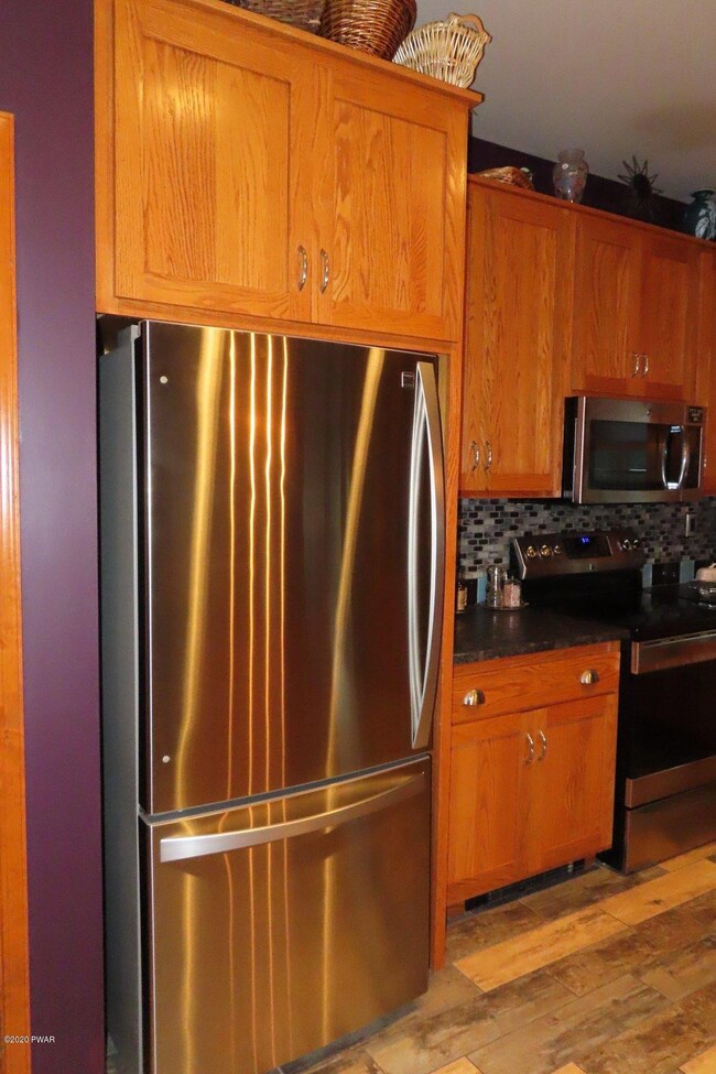 437 Spruce St, Hawley, PA 18428 - photo 7