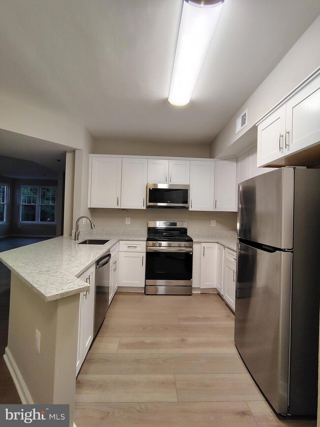 Lillian Court unit 415, McLean, VA 22102 - photo 4