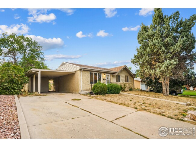 Wide drive way for extra parking.