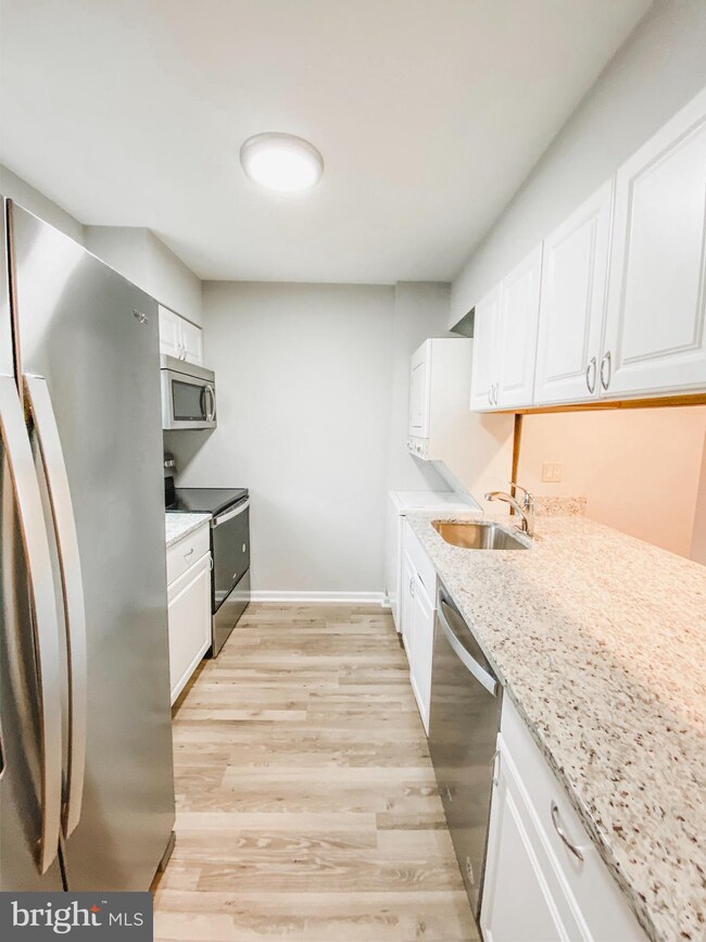 14457 Saint Germain Dr, Centreville, VA 20121 - photo 3