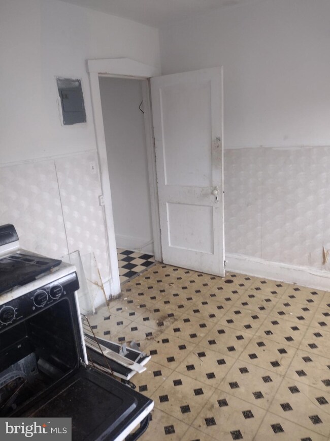 2714 E Biddle St, Baltimore, MD 21213 - photo 3