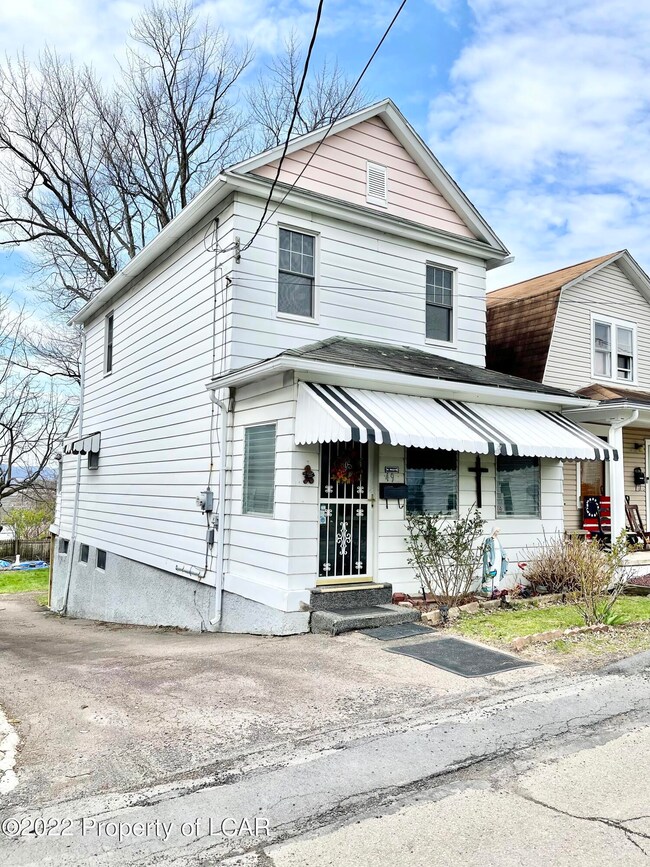 49 Wilcox St, Wilkes Barre, PA 18705 - photo 2