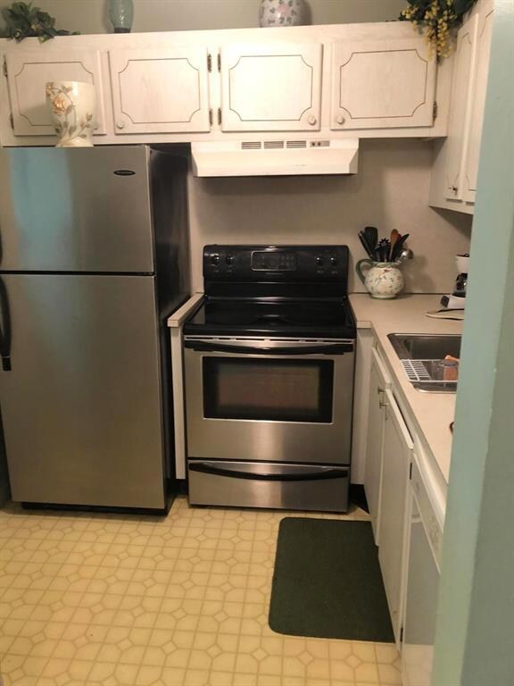 67 Norwich C, West Palm Beach, FL 33417 - photo 4