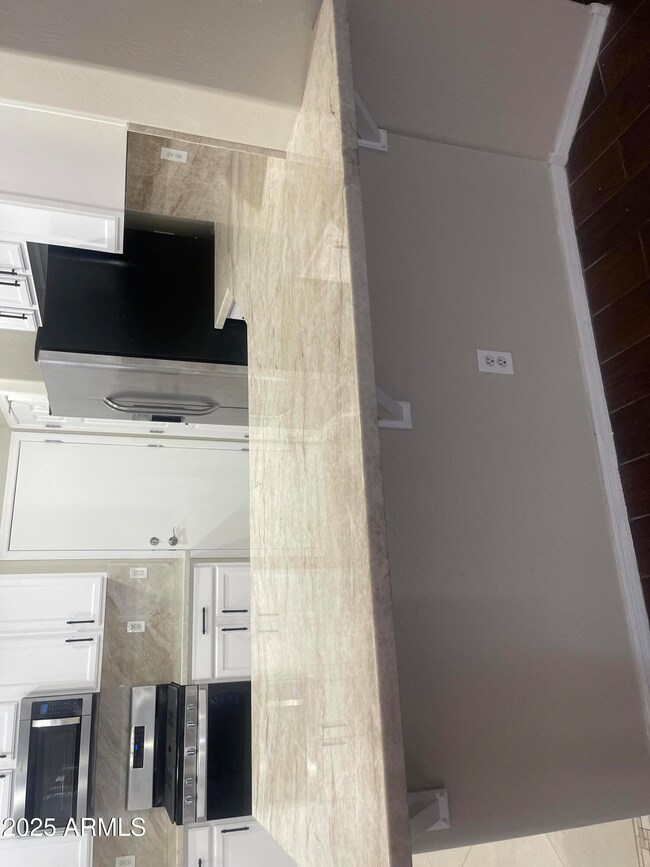 rpeninsula , efrigerator and pantry