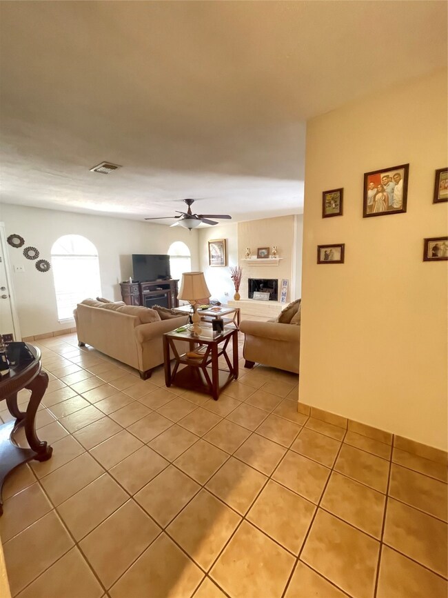 4419 Quailgate Dr, Spring, TX 77373 - photo 4