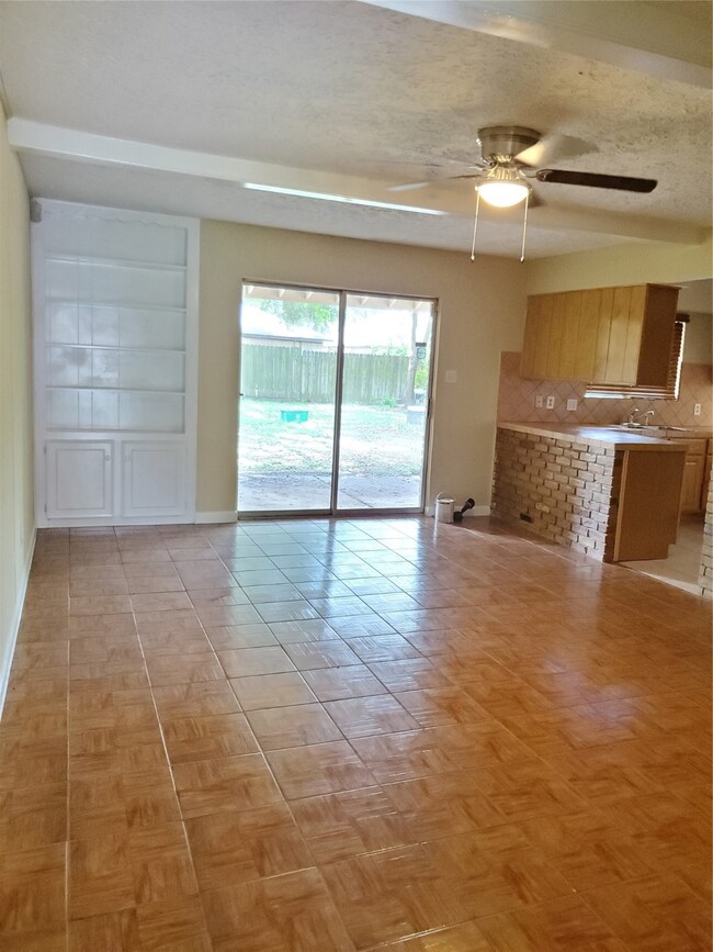 4303 Saratoga Dr, Houston, TX 77088 - photo 5