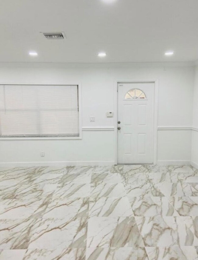 4836 Saratoga Rd, West Palm Beach, FL 33415 - photo 6