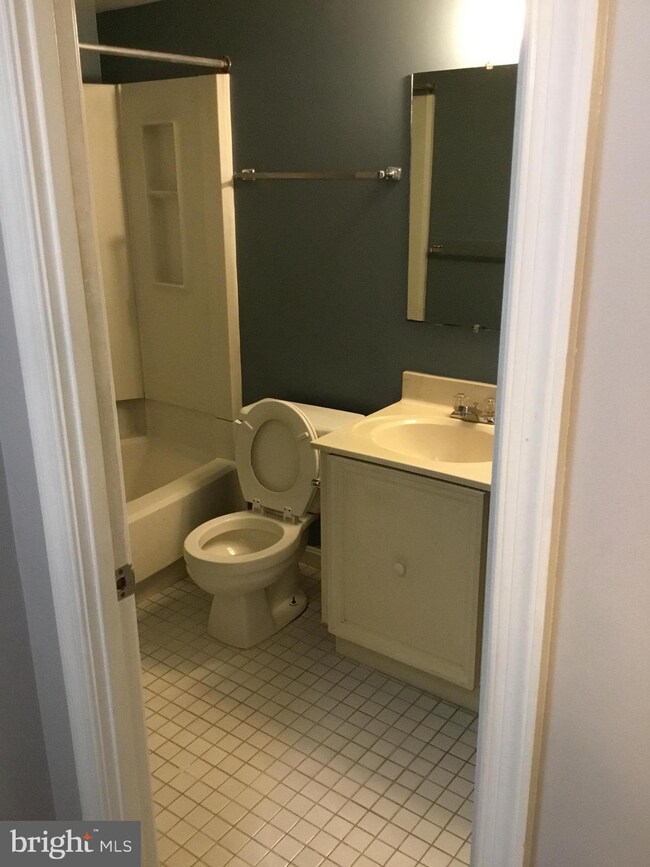 5833 Cove Landing Rd unit 102, Burke, VA 22015 - photo 7