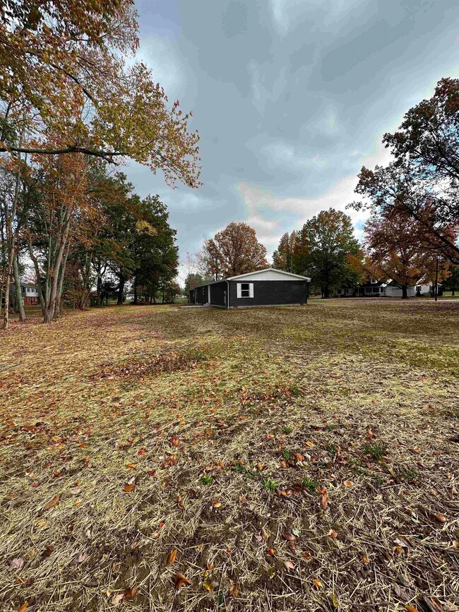13698 W 230 N, Linton, IN 47441 - photo 2