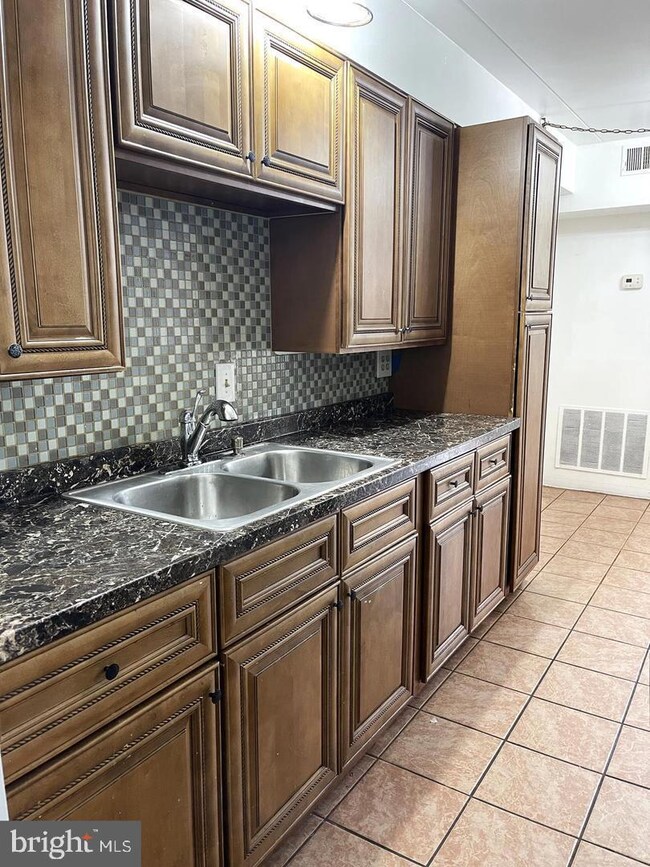 2323 Freetown Ct unit 2B, Reston, VA 20191 - photo 2