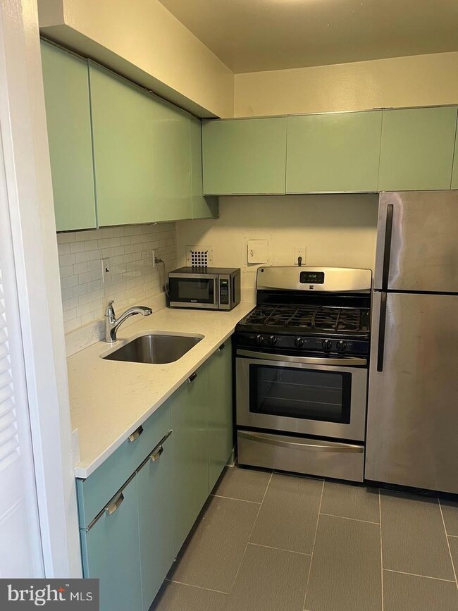 The Monroe House Condos unit 910, Washington, DC 20006 - photo 5