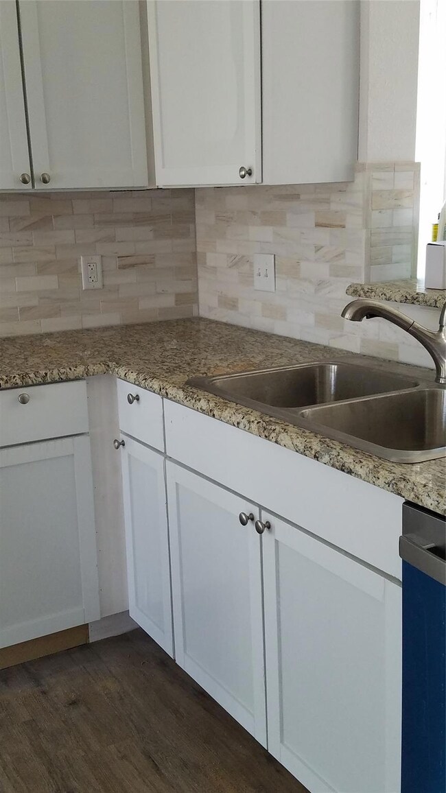 1047 Dubois St, Denison, TX 75020 - photo 5