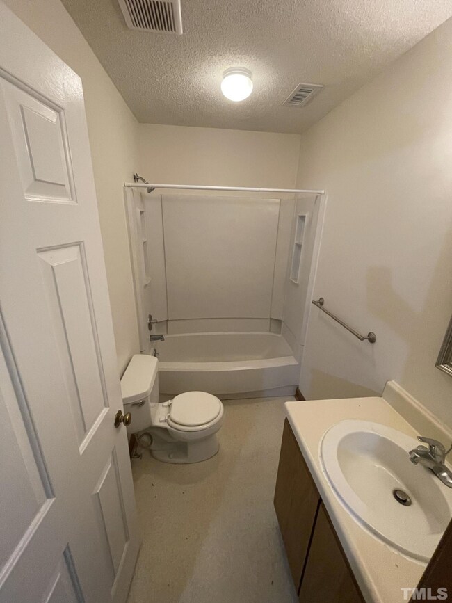 3537 Ivy Commons Dr unit 302, Raleigh, NC 27606 - photo 7