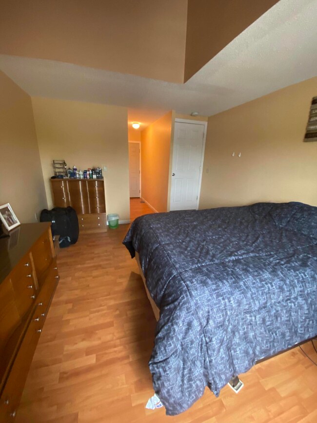 6 Primary Bedroom