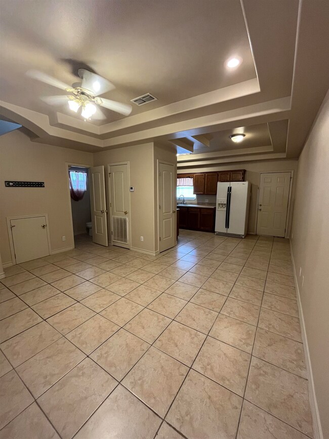 2803 Bayard St unit 6, Laredo, TX 78046 - photo 3