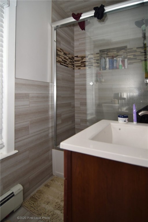 939 Roosevelt Ave, Pawtucket, RI 02860 - photo 3