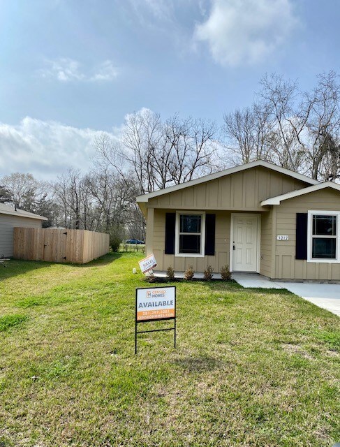 3212 Moore Ave, Bay City, TX 77414 - photo 2