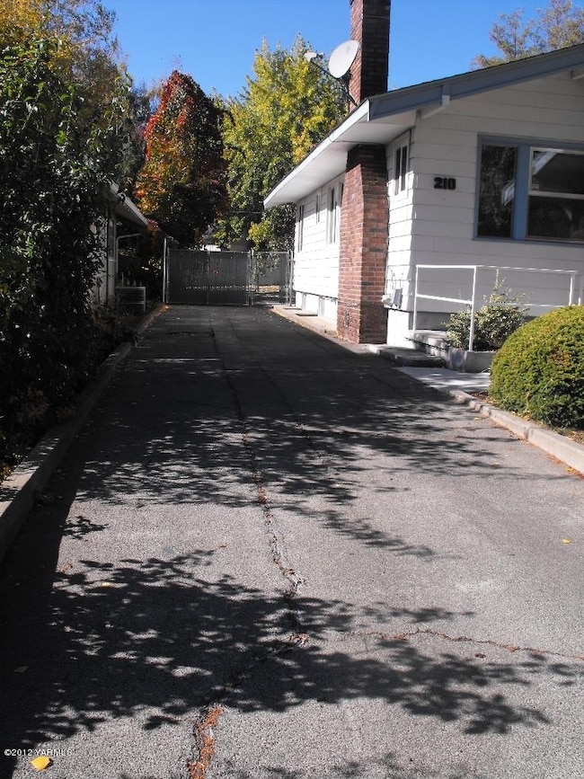 Driveway with Gate to Back Parking