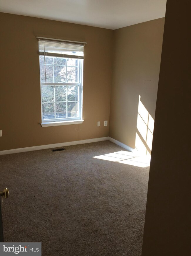 137 Heathfield Dr, Frederick, MD 21702 - photo 4